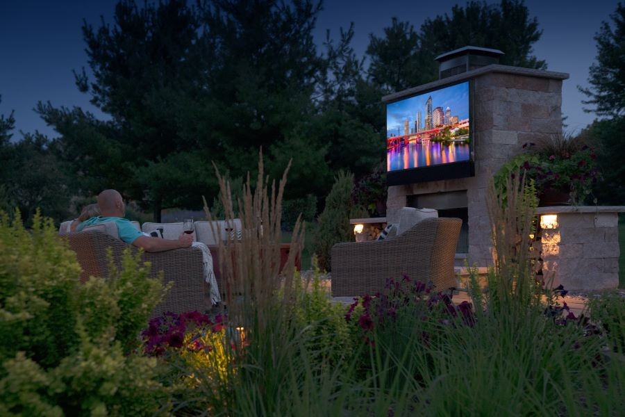 BATESO_AprilBlog2_Outdoor-Theater-System-Lincoln-Park-IL_PHOTO